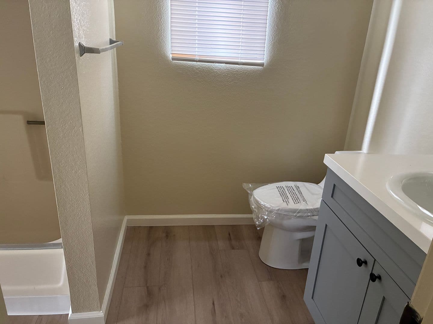 Hawthorne Apartment: 14501 Cerise Ave.