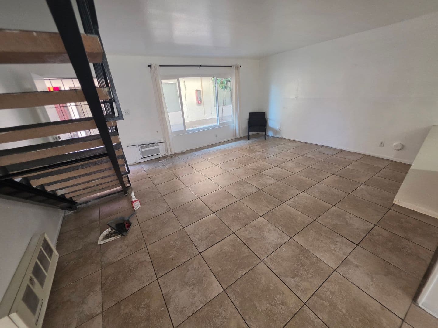 Long Beach Apartment: 3400 E. Andy St.