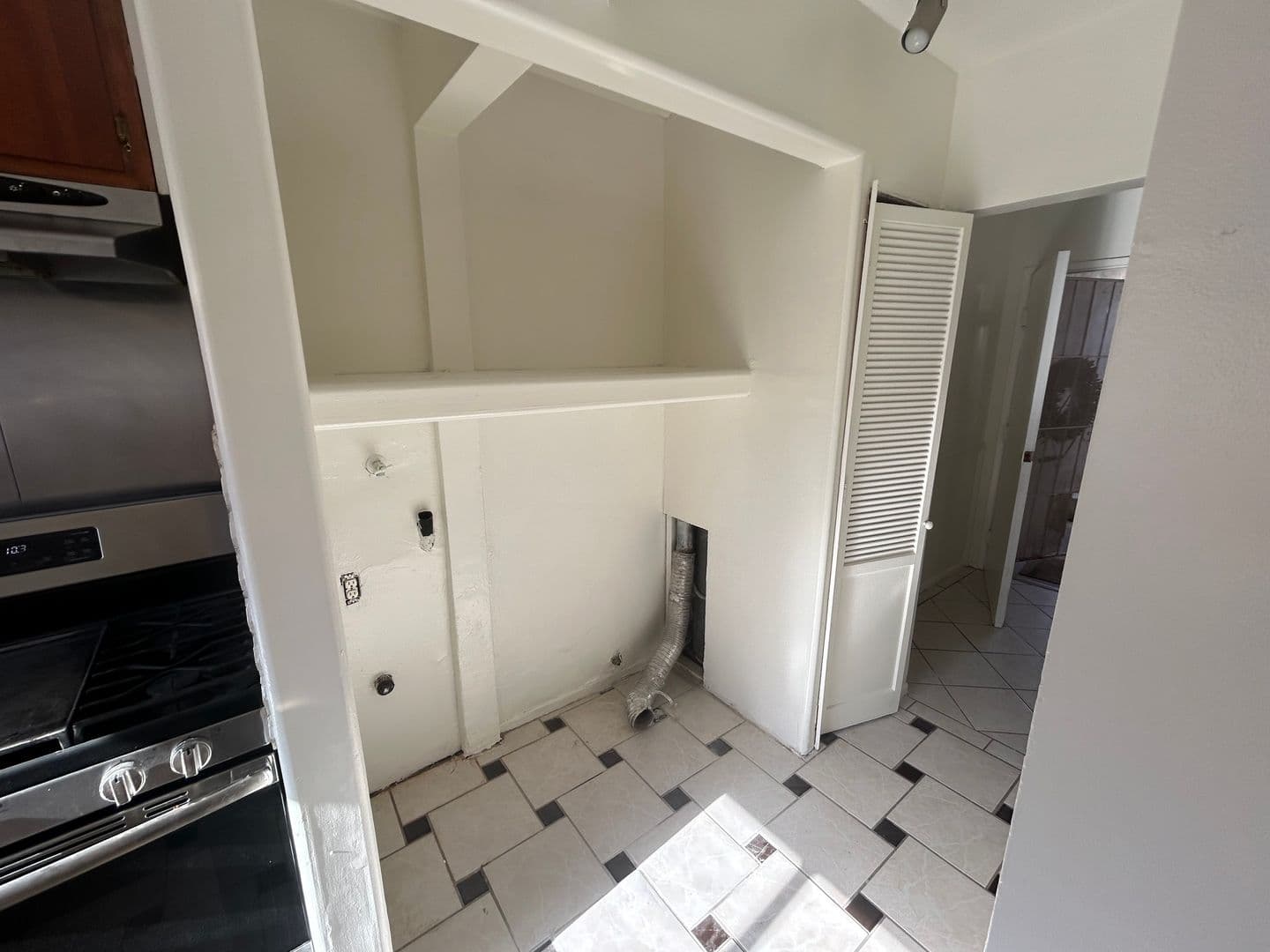 Lawndale Apartment: 4704 - 4706 W. 161st. Street