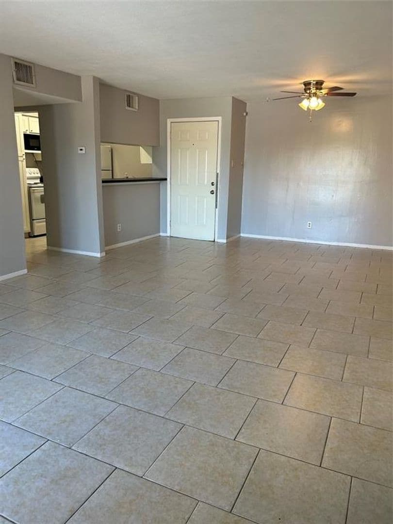 Houston Condo: 206 Plaza Verde Dr