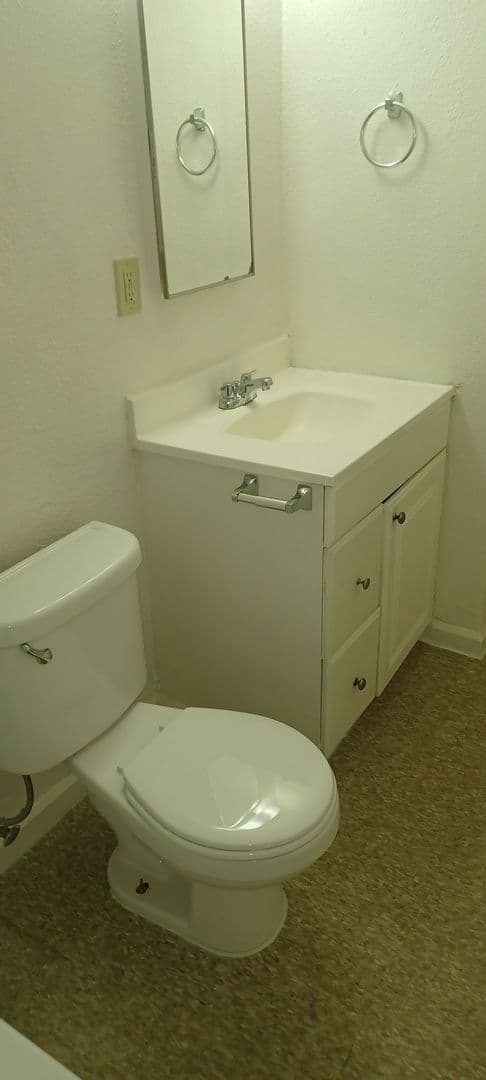 Fresno Apartment: 216 W. Dakota Ave. #D