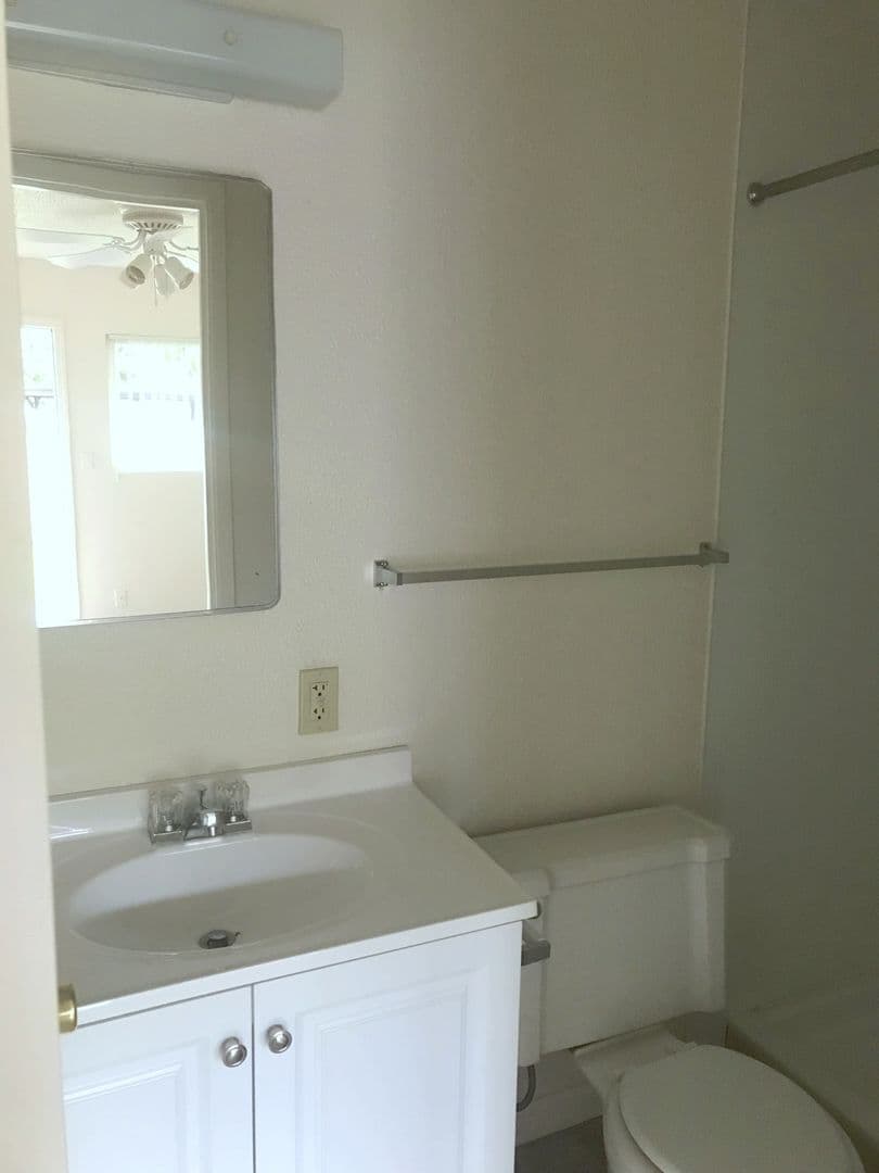 Fresno Apartment: 216 W. Dakota Ave. #D