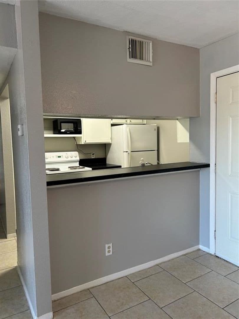 Houston Condo: 206 Plaza Verde Dr