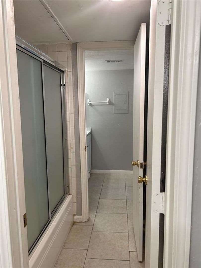 Houston Condo: 206 Plaza Verde Dr