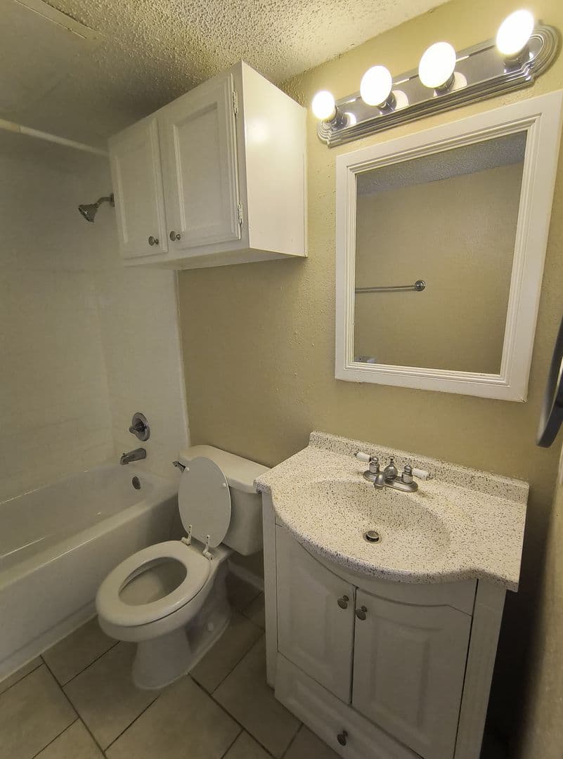 Houston Condo: 206 Plaza Verde Dr
