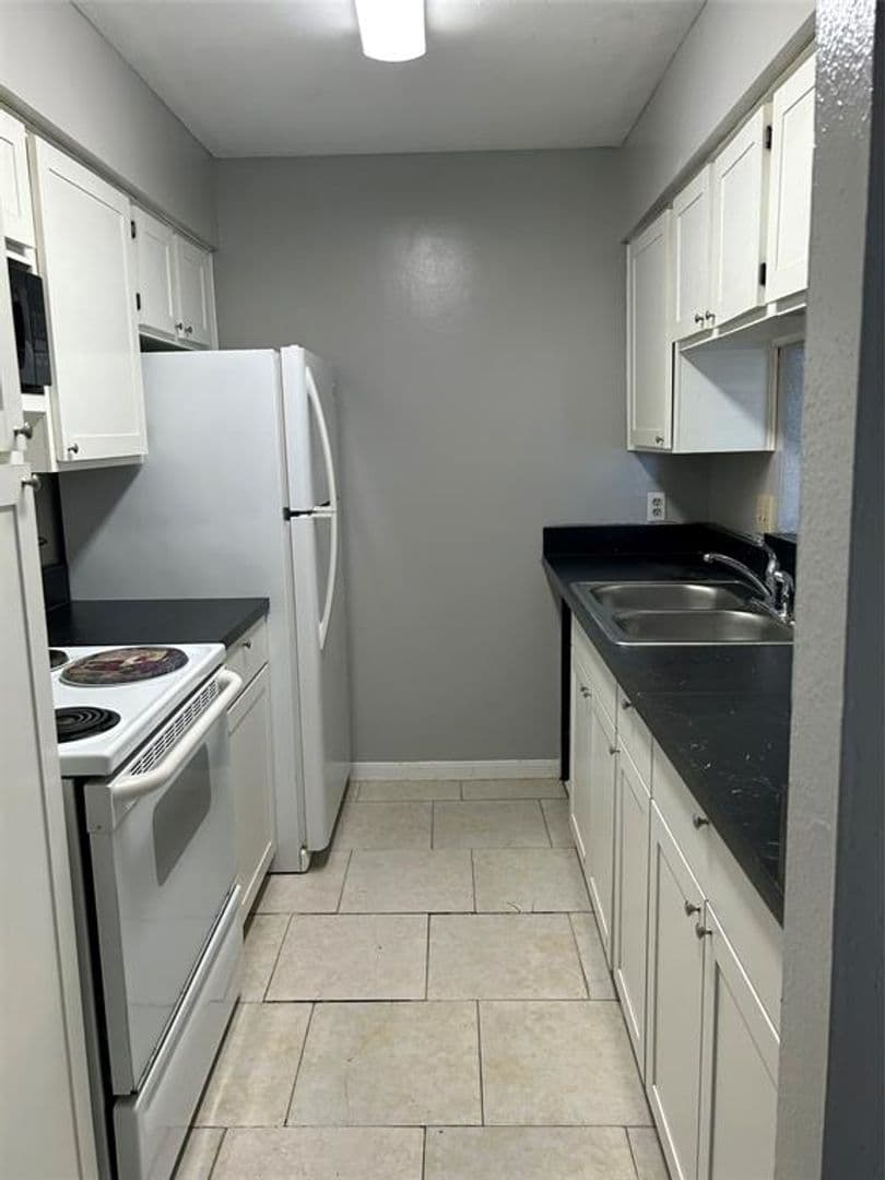 Houston Condo: 206 Plaza Verde Dr