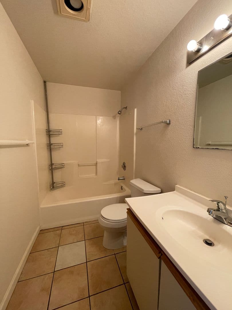 Seattle Apartment: 4237 8th Ave NE