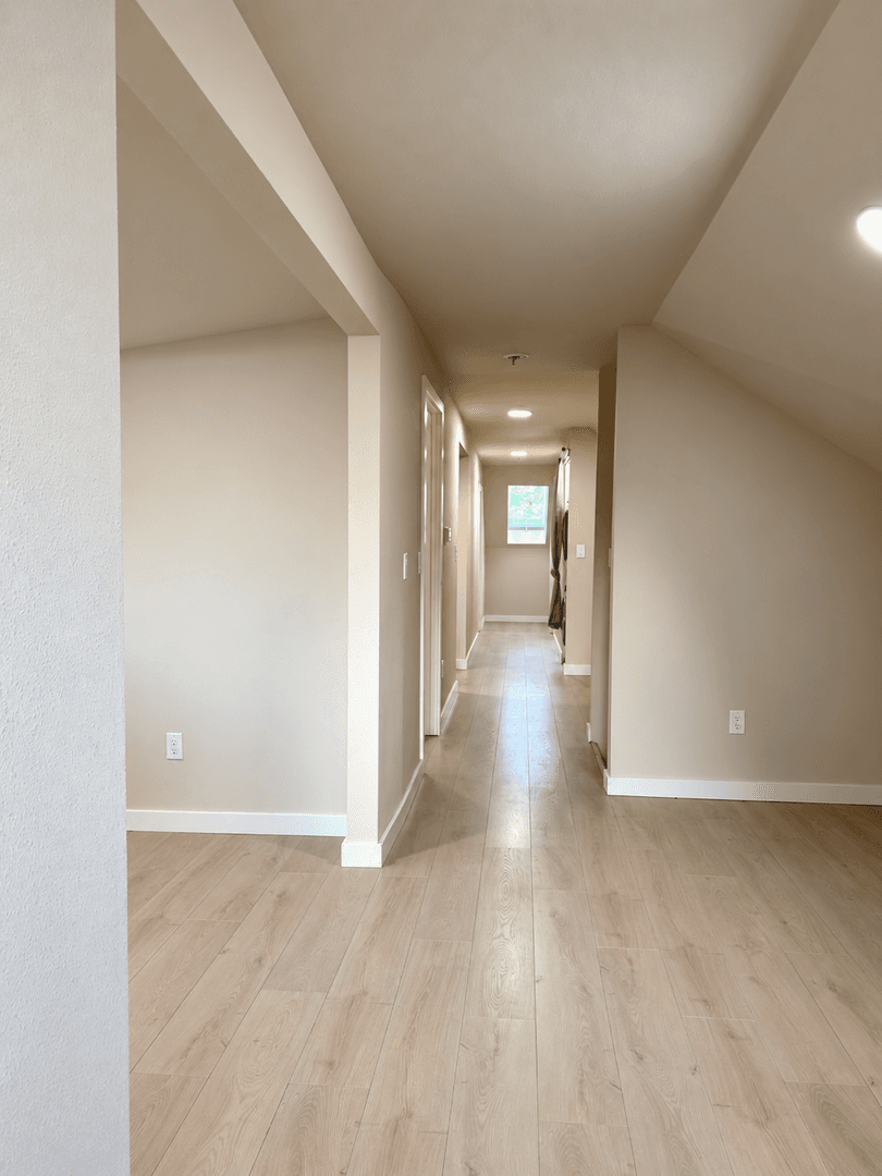 Seattle Apartment: 12334 Sand Point Way NE