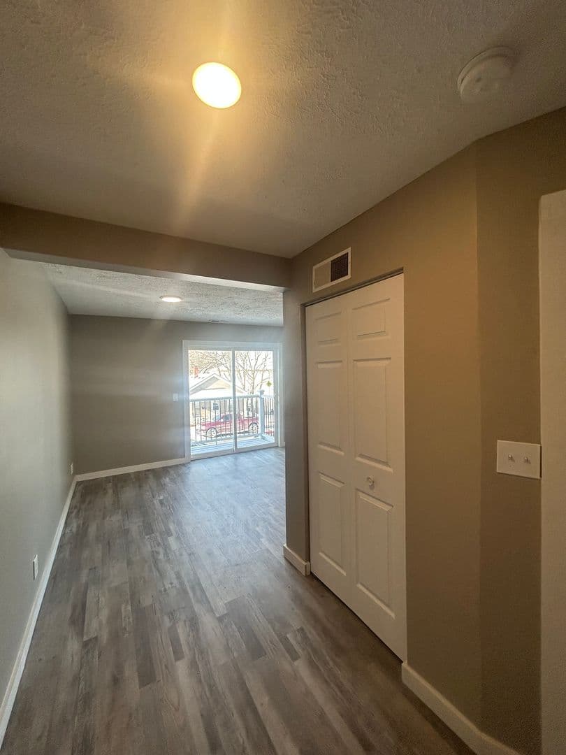 Lafayette Apartment: 923 - 925 North 8th Street
