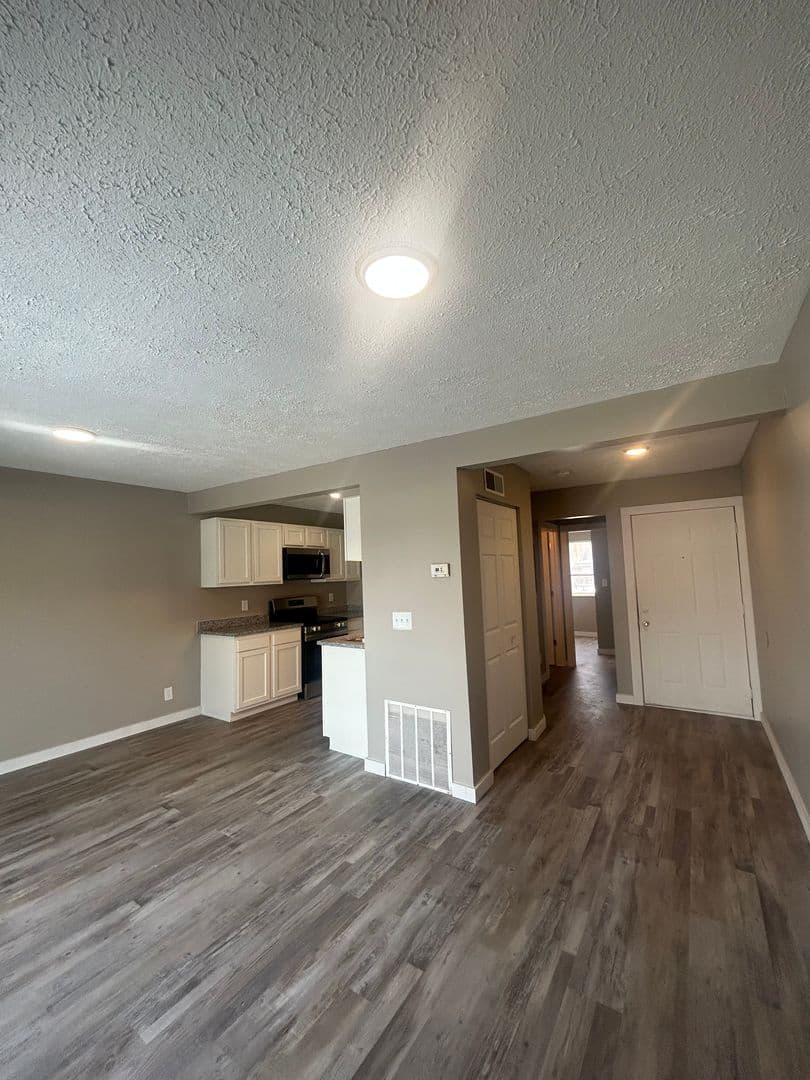 Lafayette Apartment: 923 - 925 North 8th Street