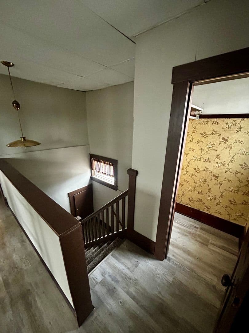 Peru Apartment: 283 W Main Street