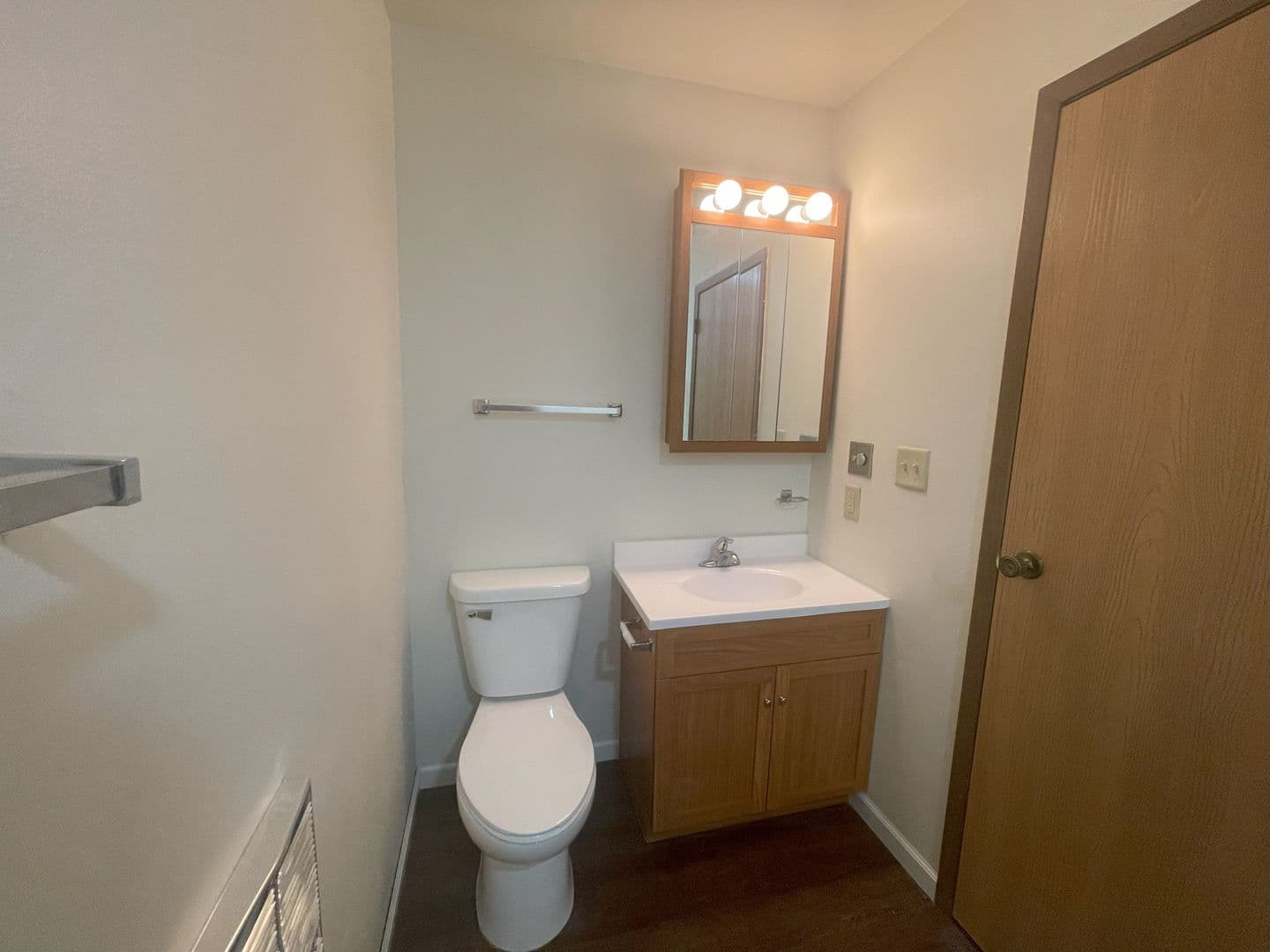 Brook Apartment: 204 S Hess St