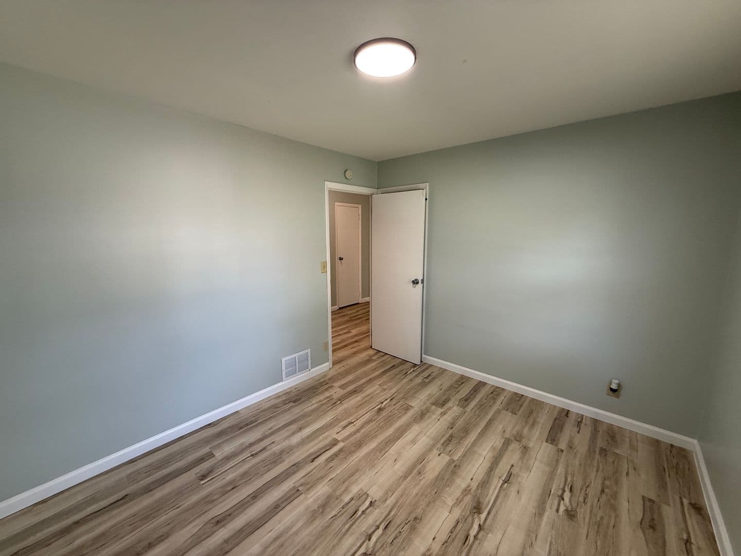 Lafayette Apartment: 2411 S 18th Street