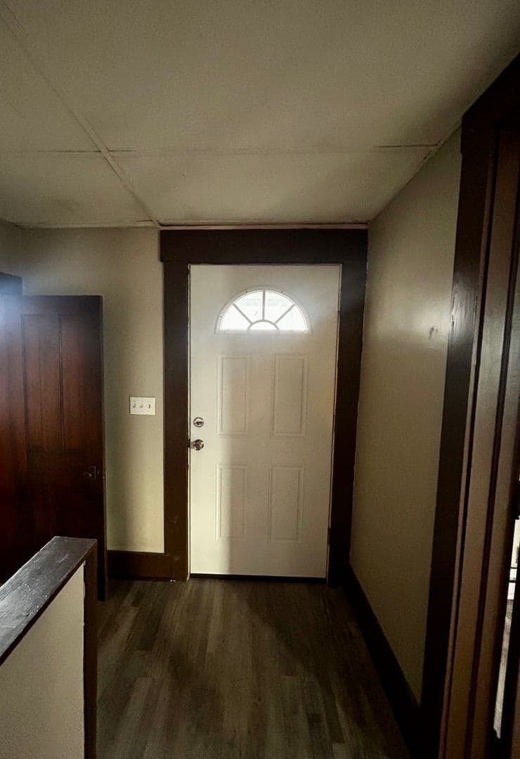 Peru Apartment: 283 W Main Street