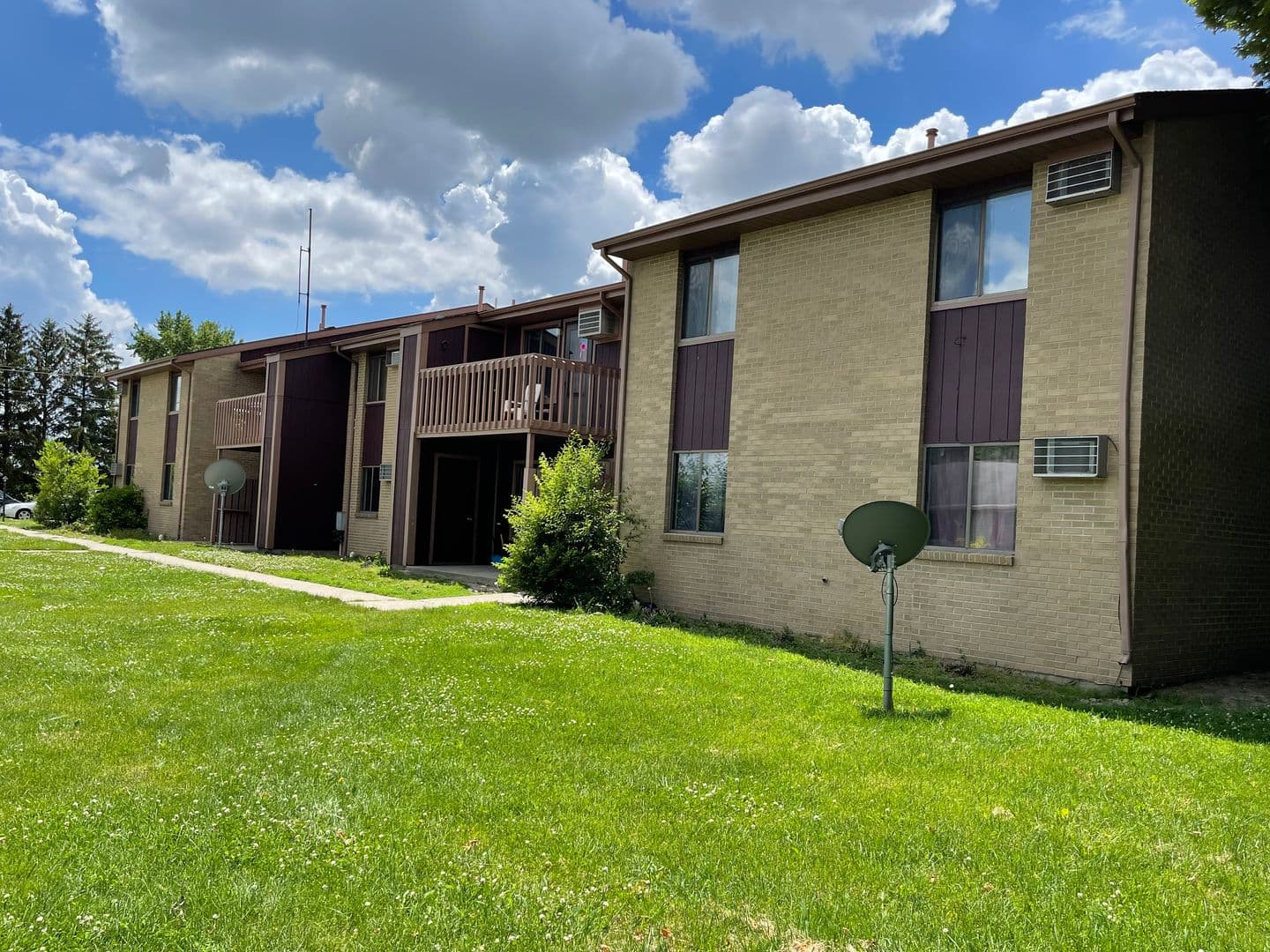 Boswell Apartment: 308 S Dana Street