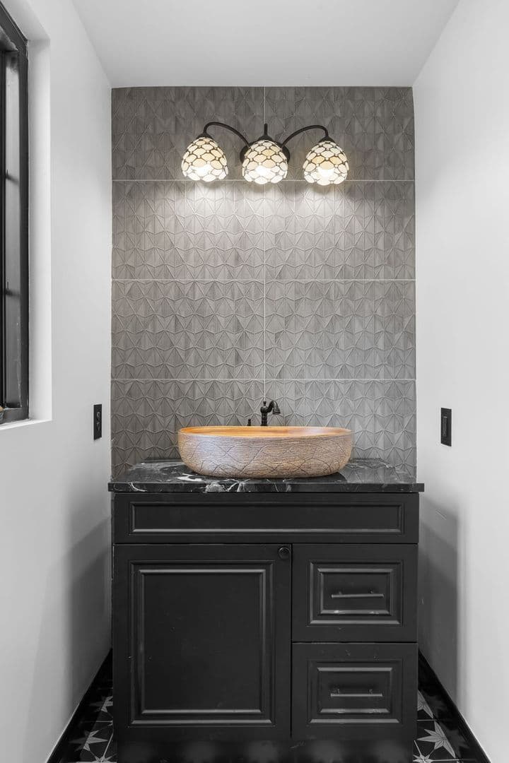 Lafayette Apartment: 400 N 9th Street