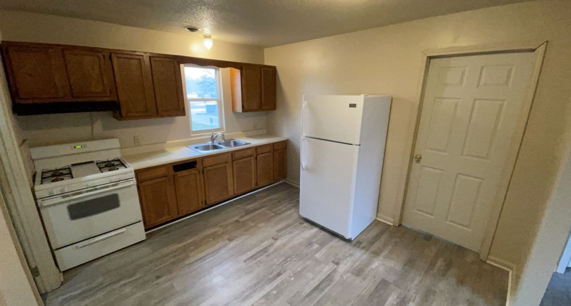 Veedersburg Apartment: 209 Liberty St