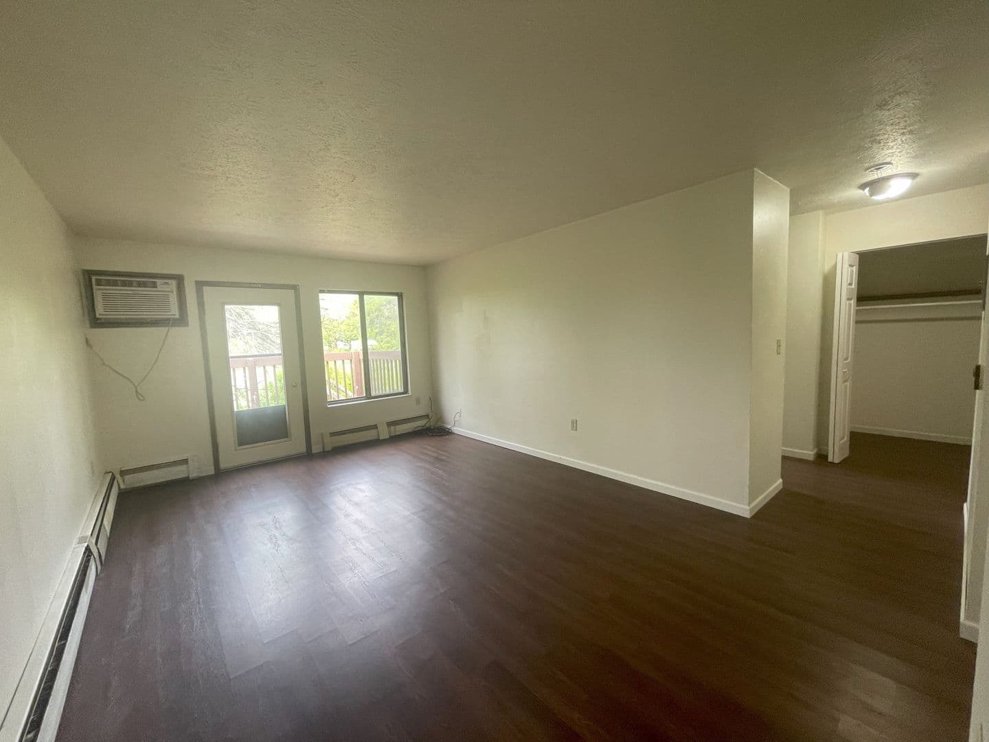 Brook Apartment: 204 S Hess St