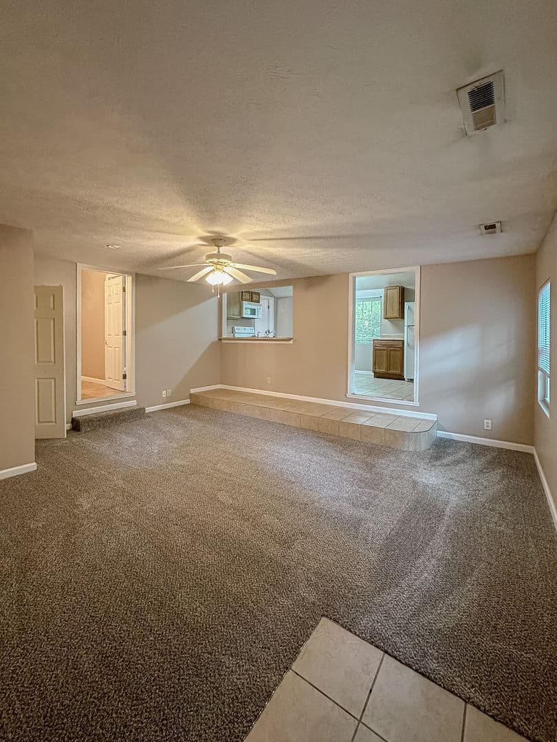 Lafayette Apartment: 1218 Columbia St