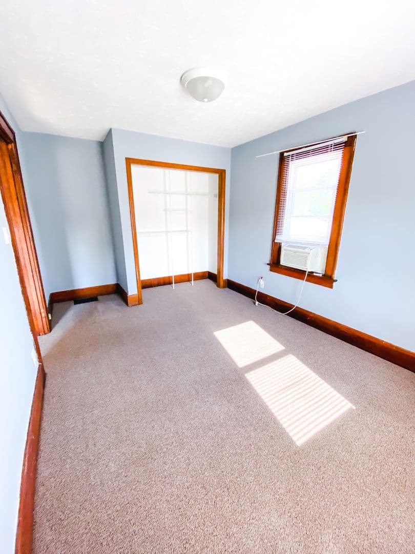 West Lafayette Apartment: 933 Robinson St
