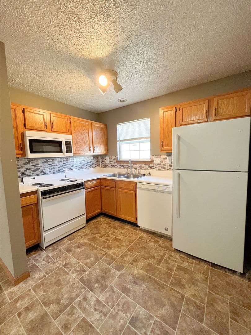 Lafayette Apartment: 2012 Scott Street