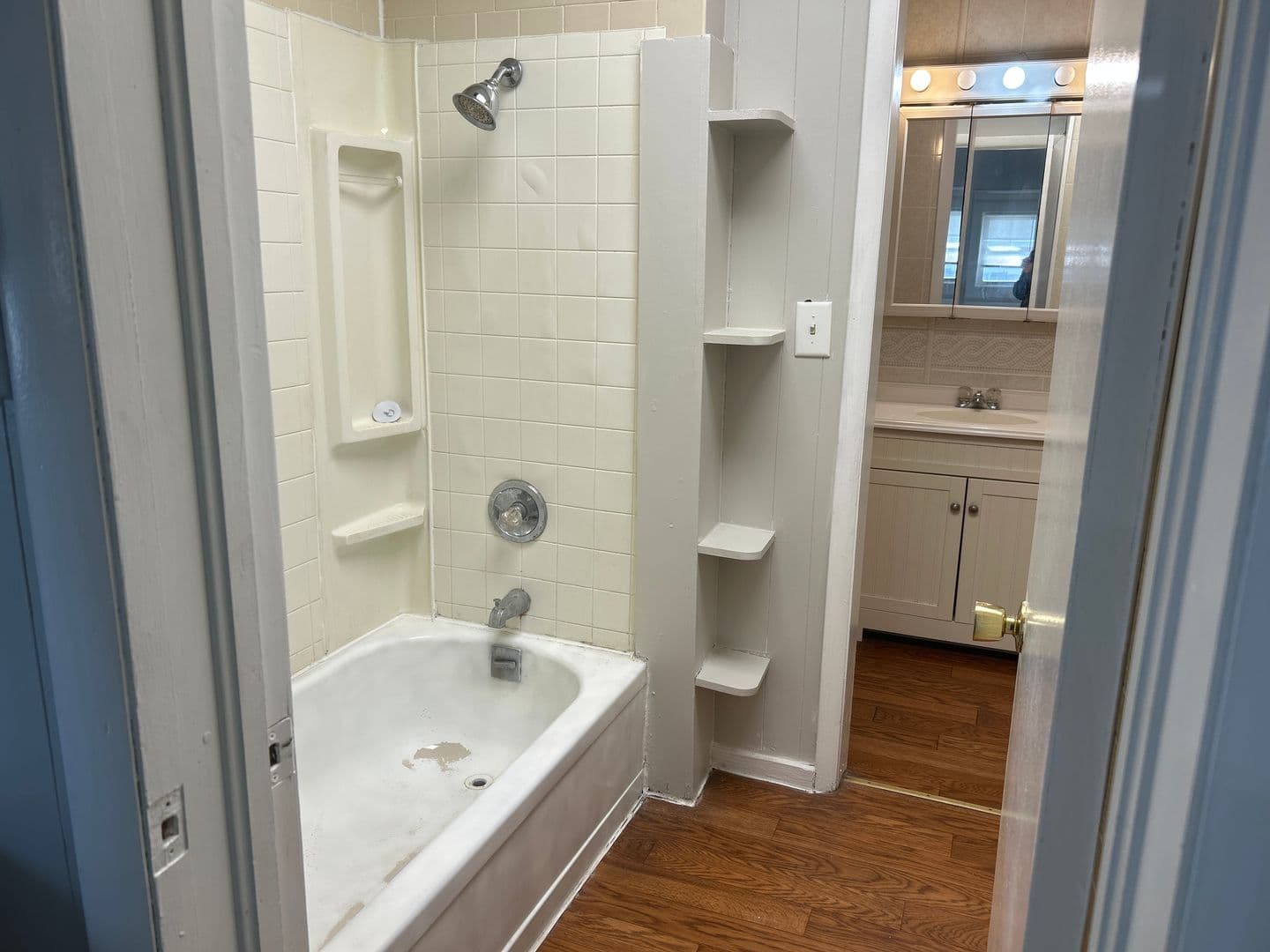 Covington Apartment: 301-303 2nd St