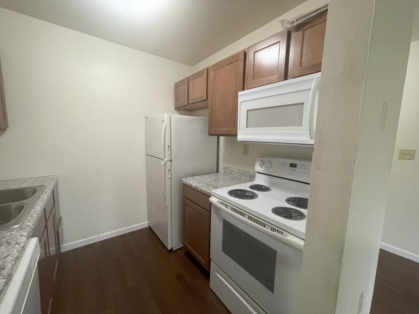 Brook Apartment: 204 S Hess St