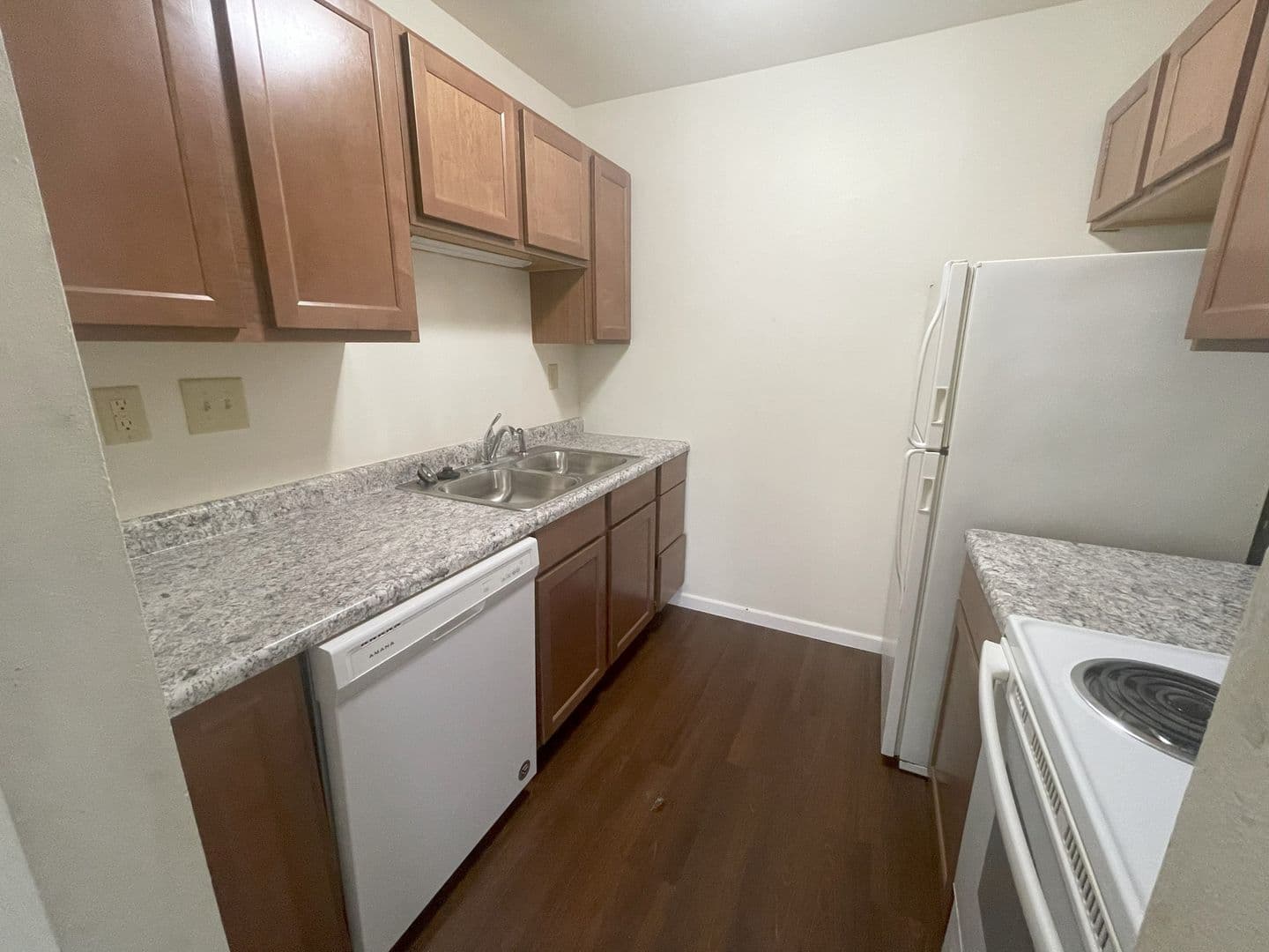 Brook Apartment: 204 S Hess St