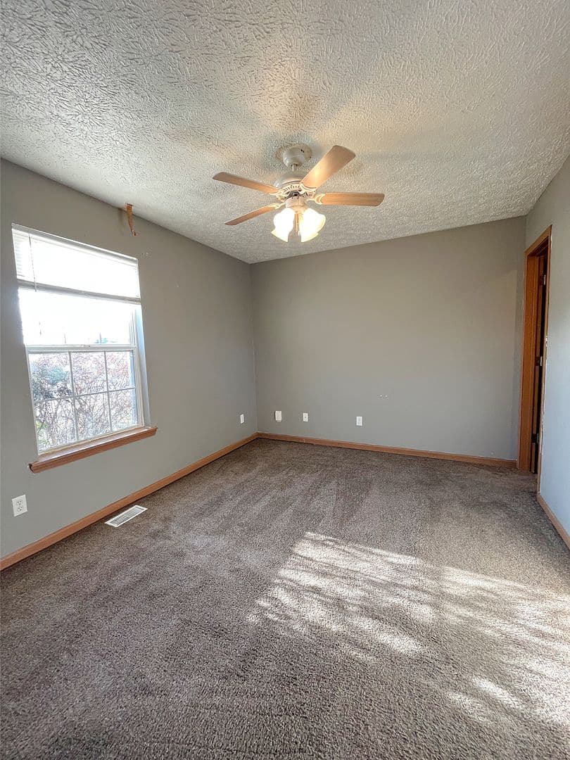Lafayette Apartment: 2012 Scott Street