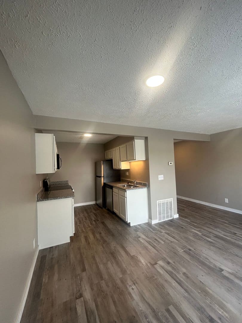 Lafayette Apartment: 923 - 925 North 8th Street