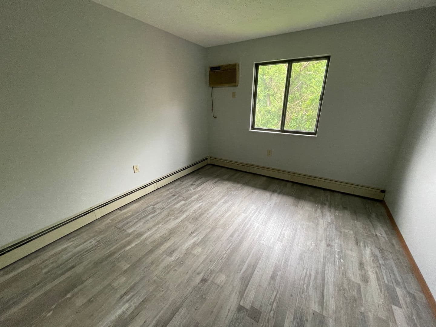 Boswell Apartment: 308 S Dana Street