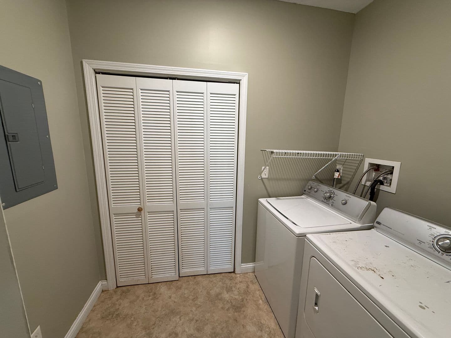 Stockwell Apartment: 9026 Yorktown St - C