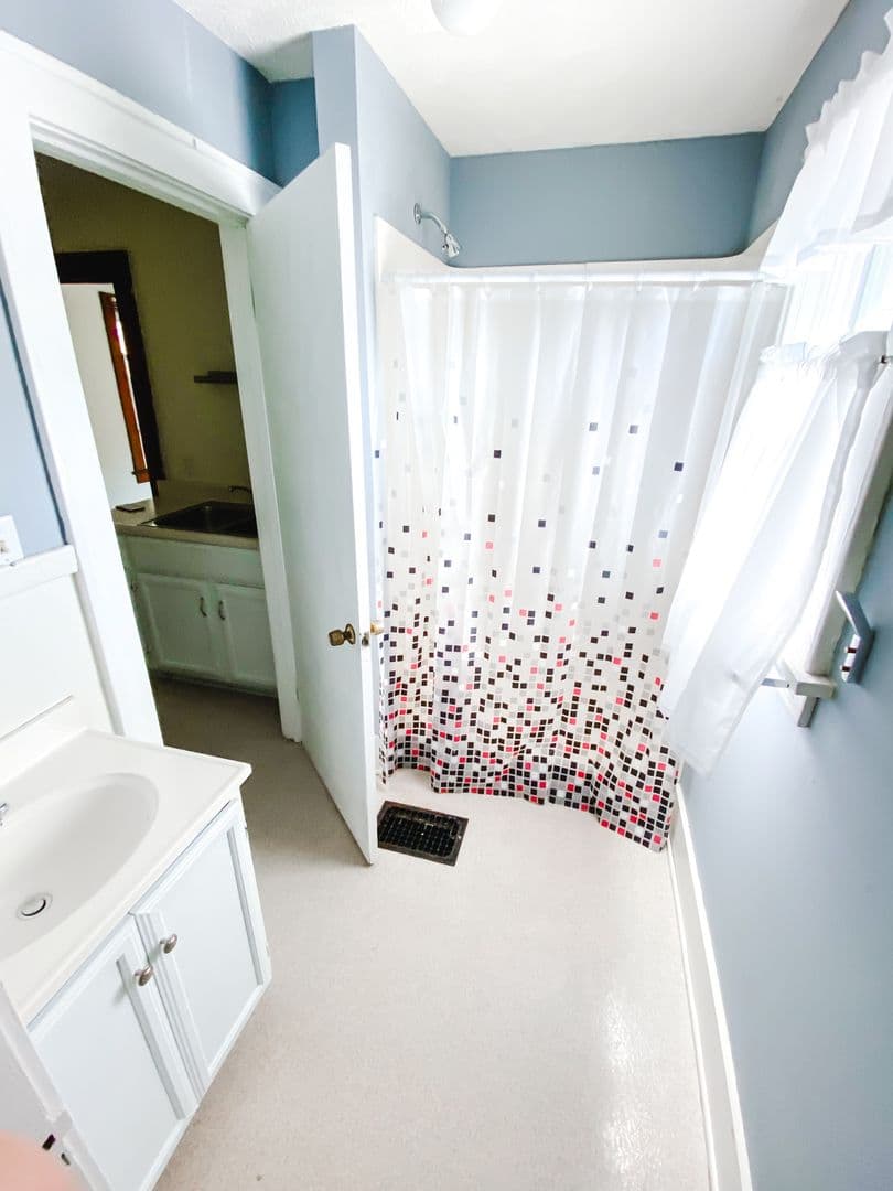 West Lafayette Apartment: 933 Robinson St