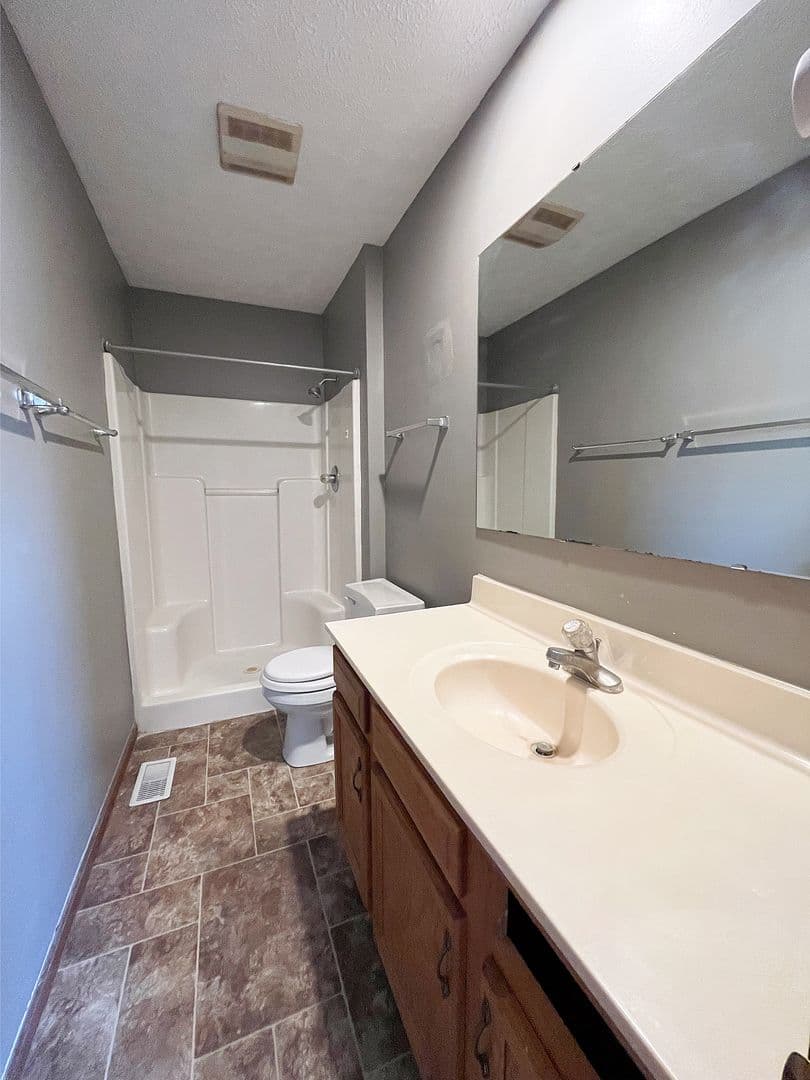 Lafayette Apartment: 2012 Scott Street