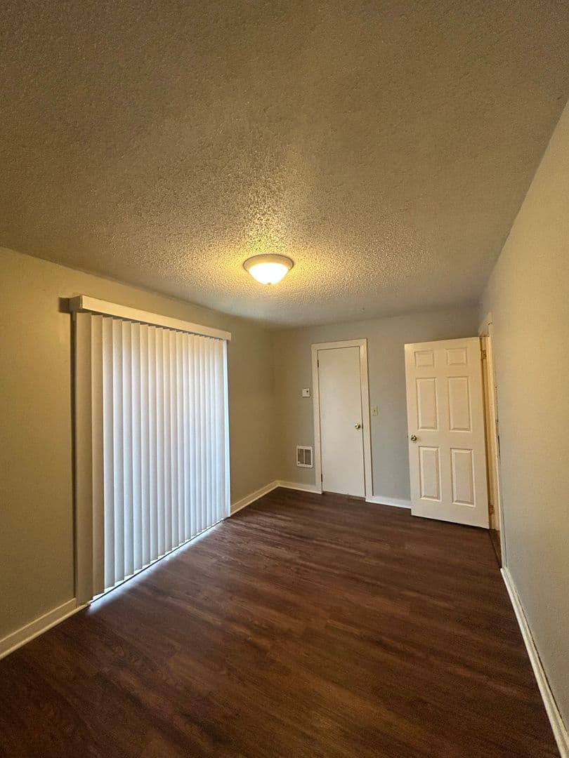 Lafayette Apartment: 710 - 712 North 18th Street