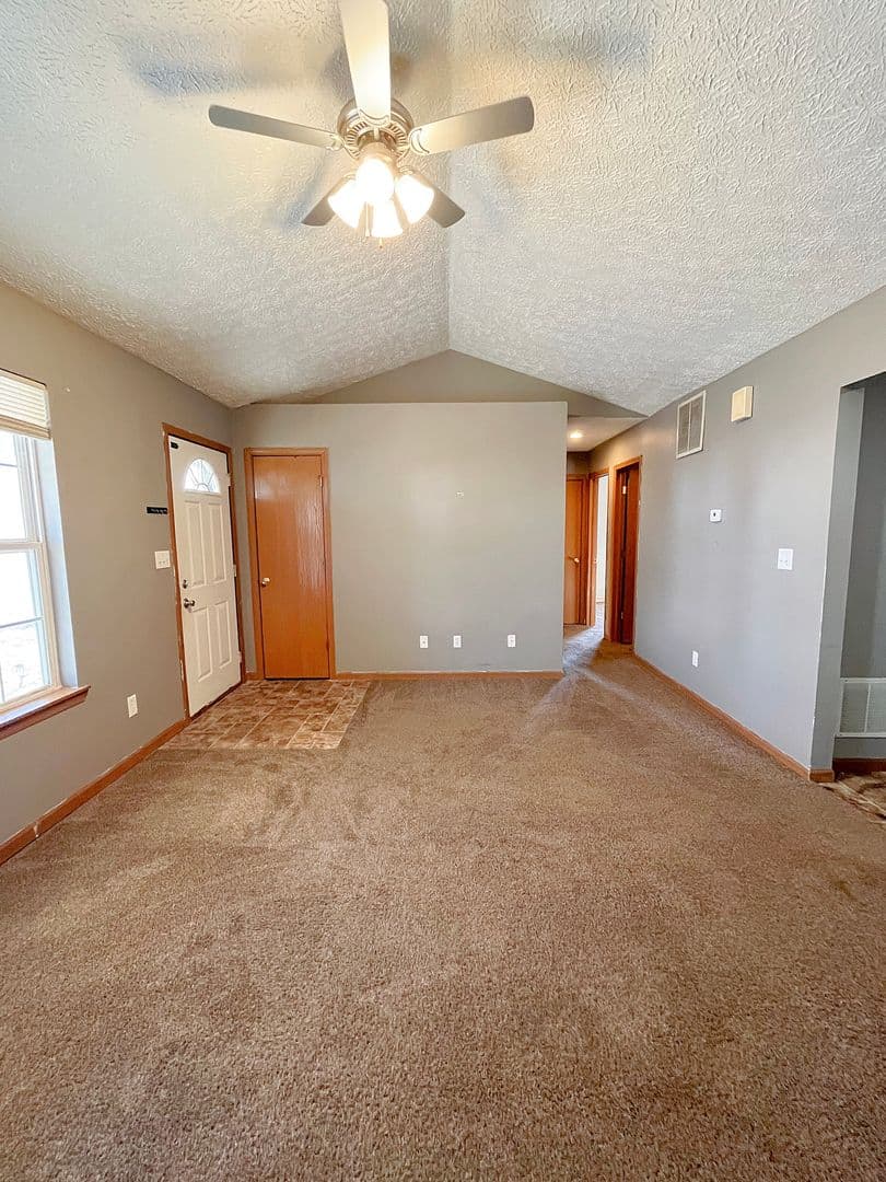 Lafayette Apartment: 2012 Scott Street