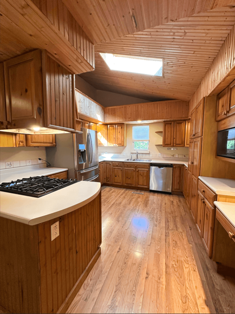 Lafayette Apartment: 1831 N 13th Street