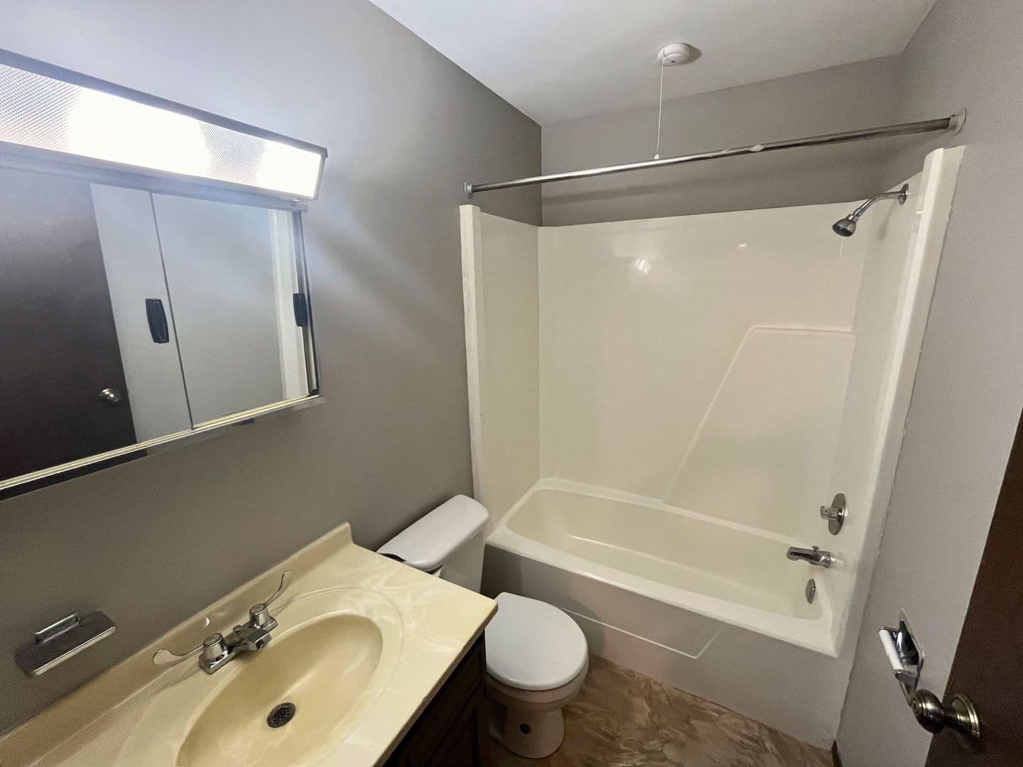 Rockville Apartment: 205 N Michigan Street
