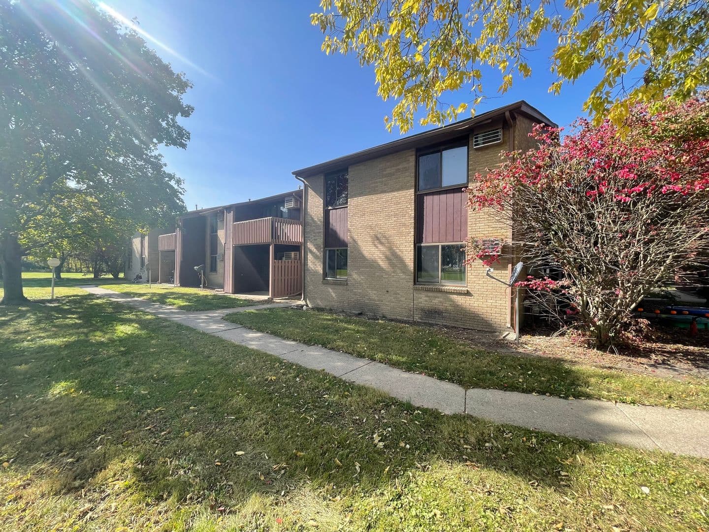 Brook Apartment: 204 S Hess St