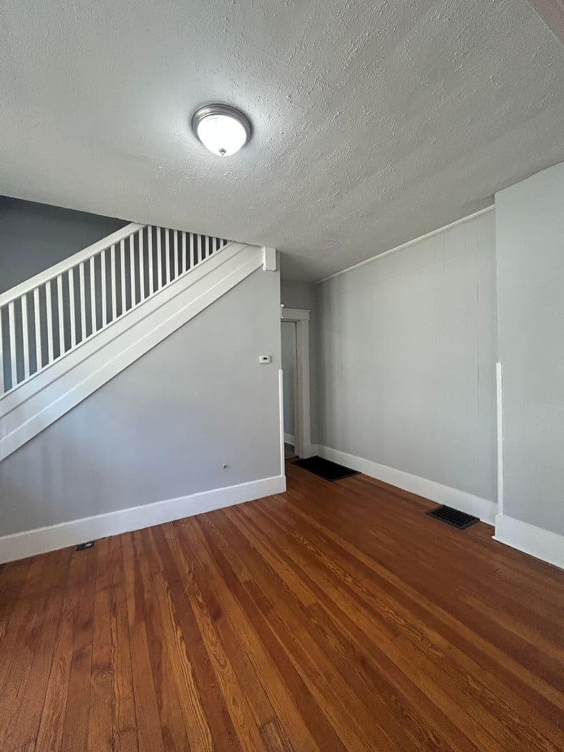 Crawfordsville Apartment: 616-618 W Pike Street