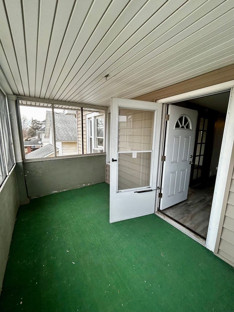 Peru Apartment: 283 W Main Street