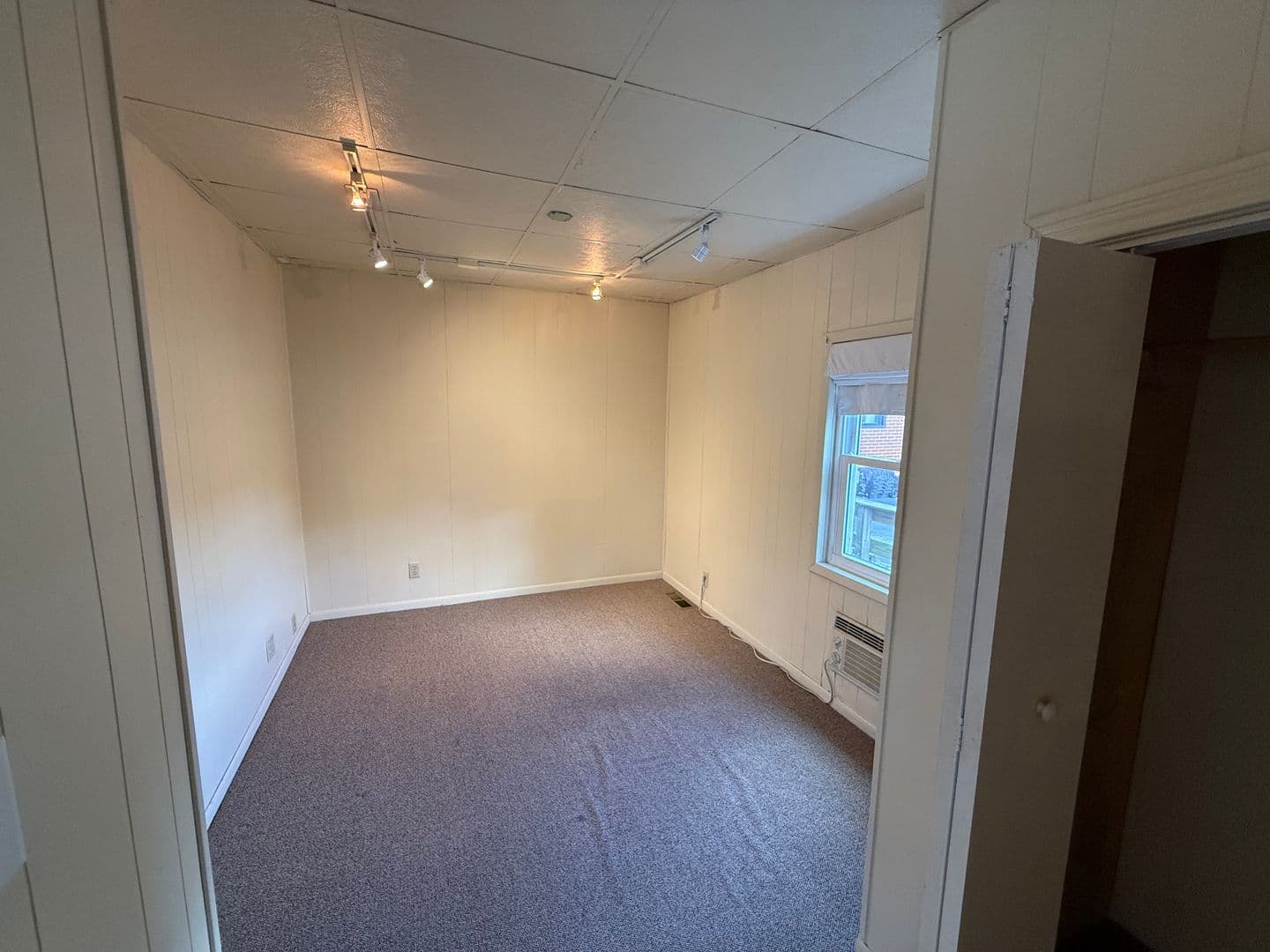 West Lafayette Apartment: 933 Robinson St