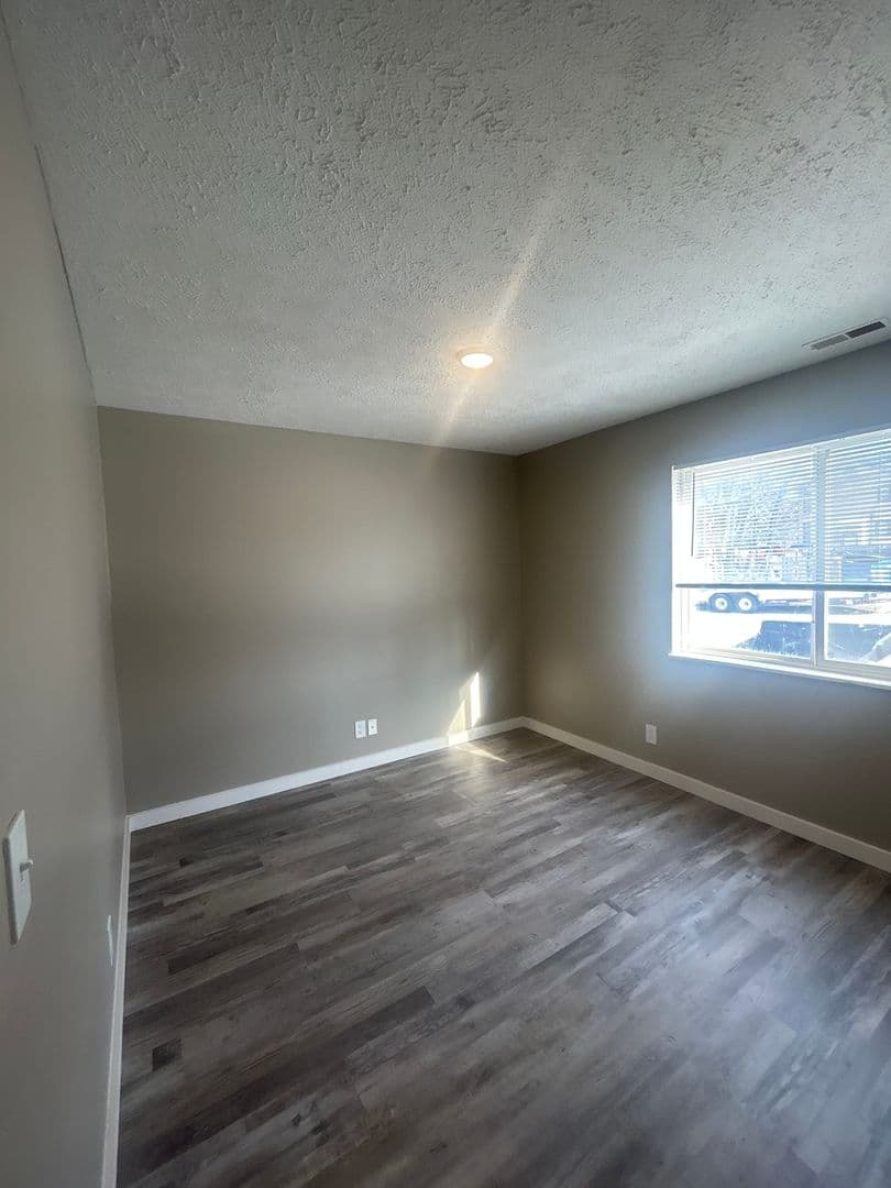 Lafayette Apartment: 923 - 925 North 8th Street