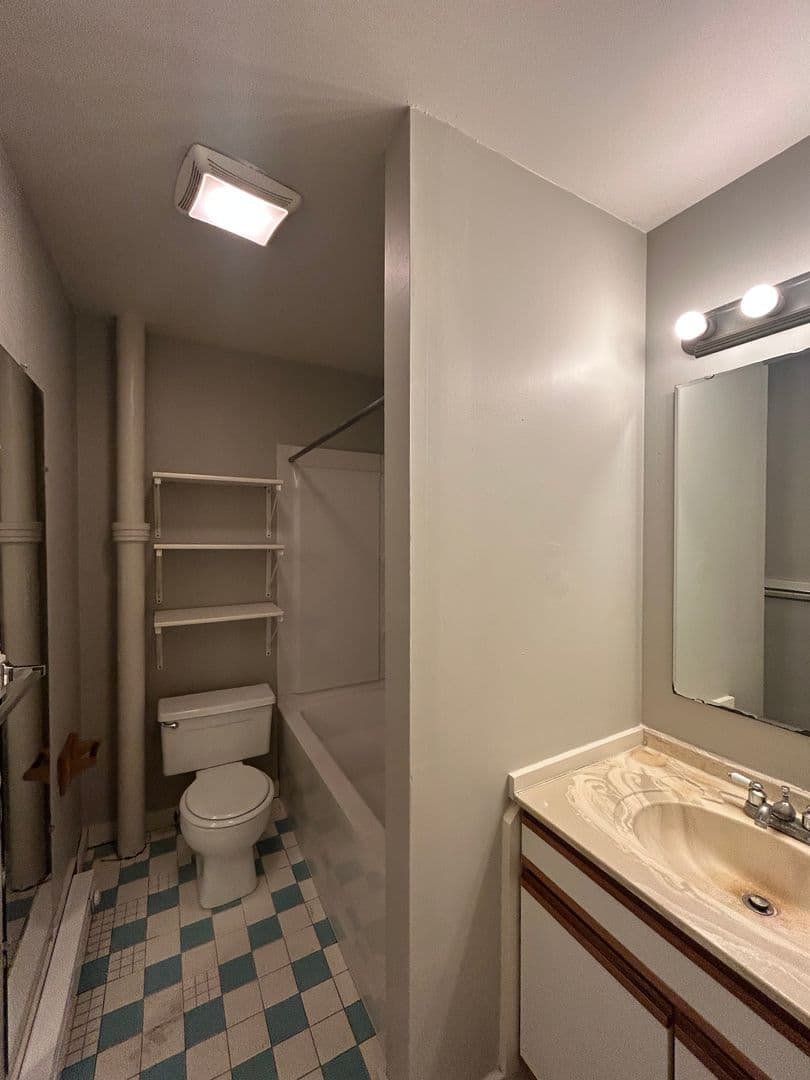 Lafayette Apartment: 710 - 712 North 18th Street