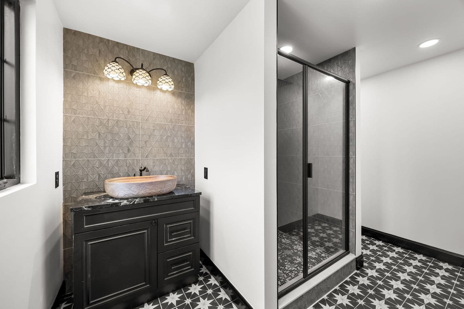 Lafayette Apartment: 400 N 9th Street