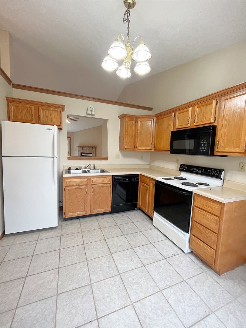 Lafayette House: 3520 Thornhill Circle E