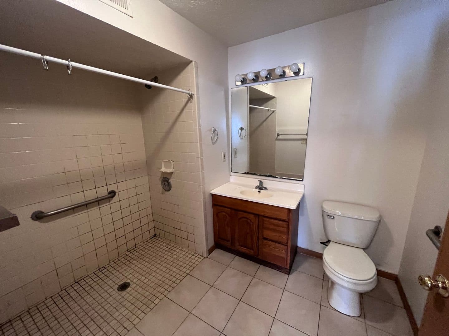 Lafayette Apartment: 915 N 6th Street