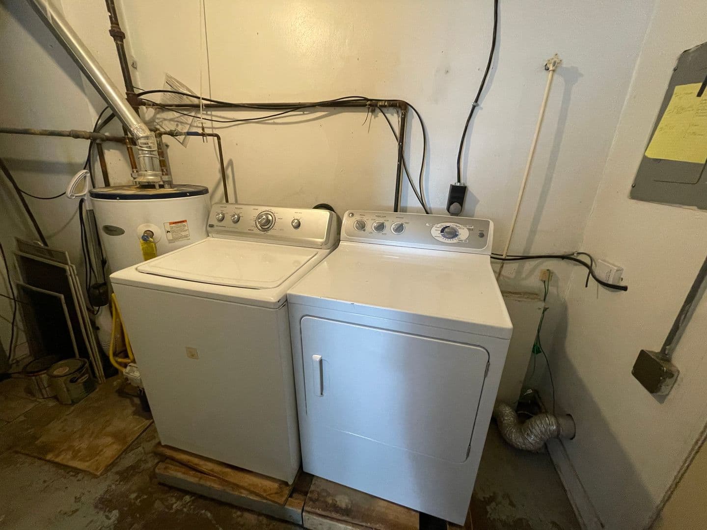 West Lafayette House: 211 Dehart St
