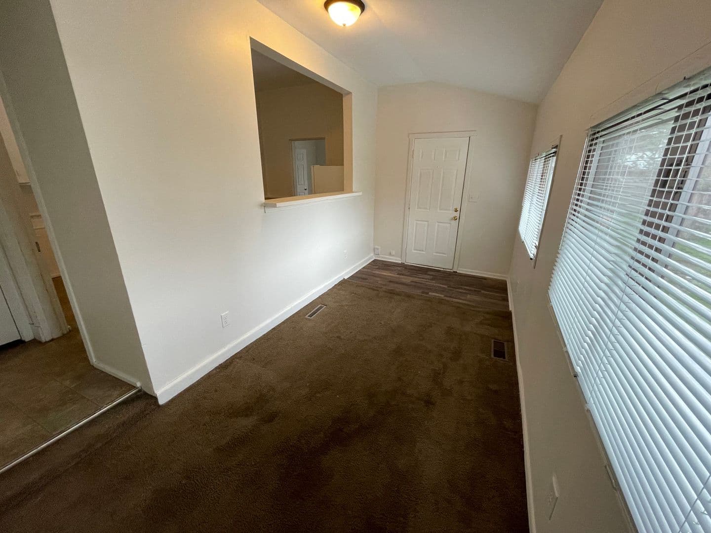 Lafayette Apartment: 1723 Greenbush Street