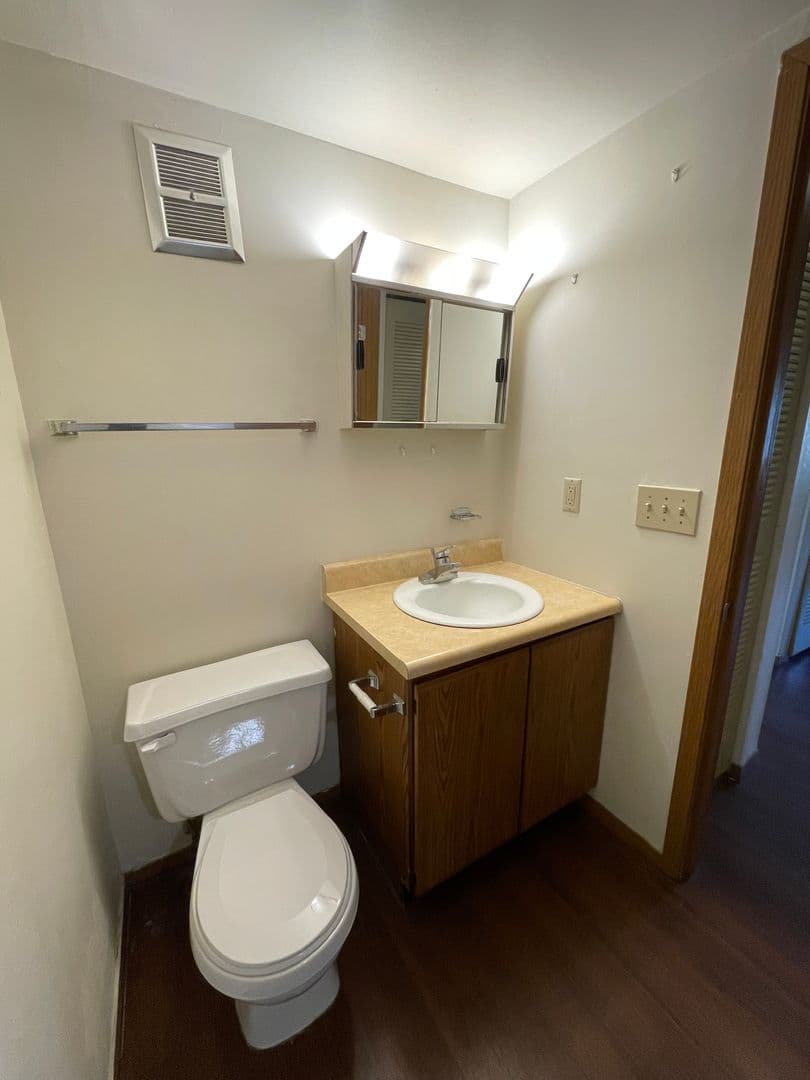Boswell Apartment: 308 S Dana Street